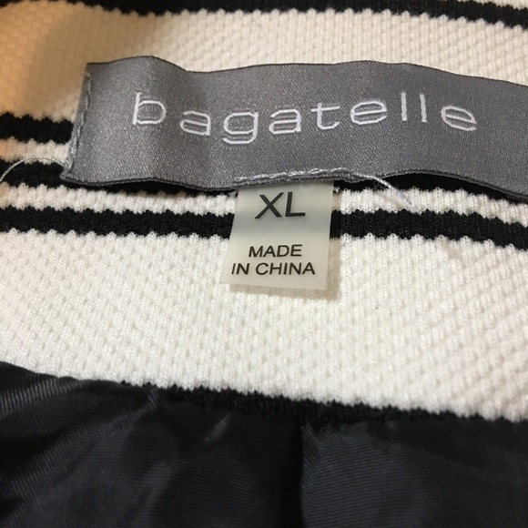 Women’s Bagatelle jacket XL. Front zipper long sleeves with zippers fully lined. - Picture 5 of 7